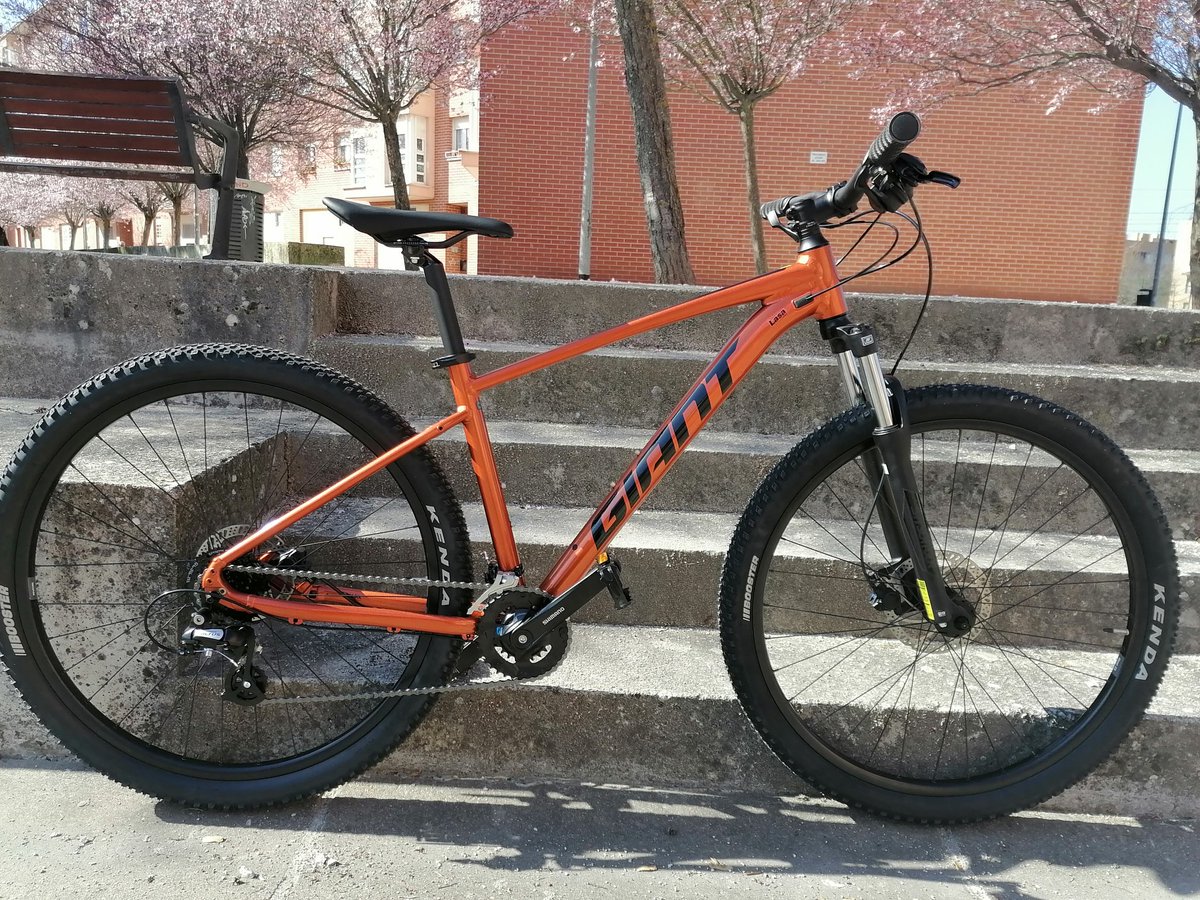 Me han robado la bici en Buztintxuri. En el trastero de las bicis. A ver si consigo algo a través de Twitter...