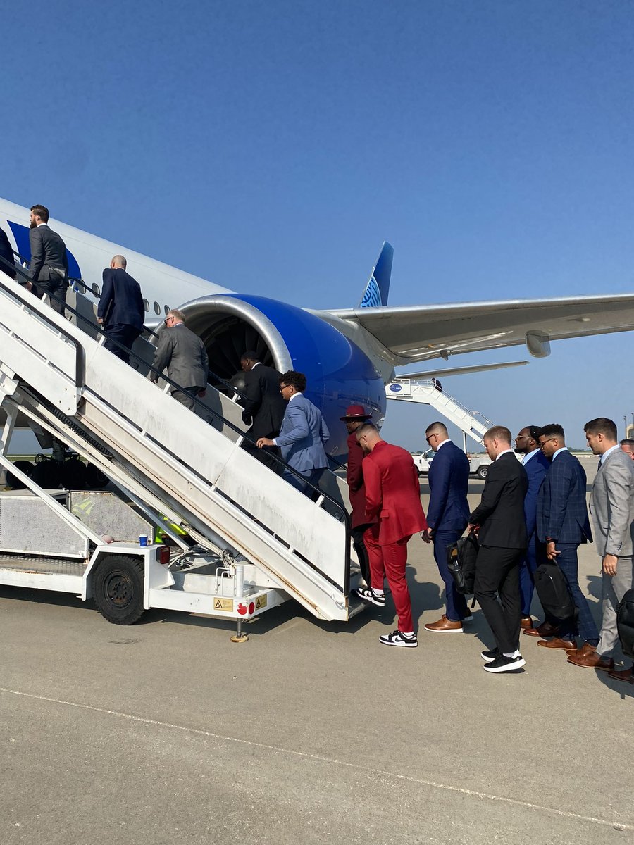 Well deserved trip❤️🏈✈️🏛️ Happy to fly them to this earned event! #TravelingWithTheTrophy #BeingUnited Headed out to D.C. “Da Capitol” We’ll be “Lincoln” about you all day! 😉😆 #MCICharterTeam