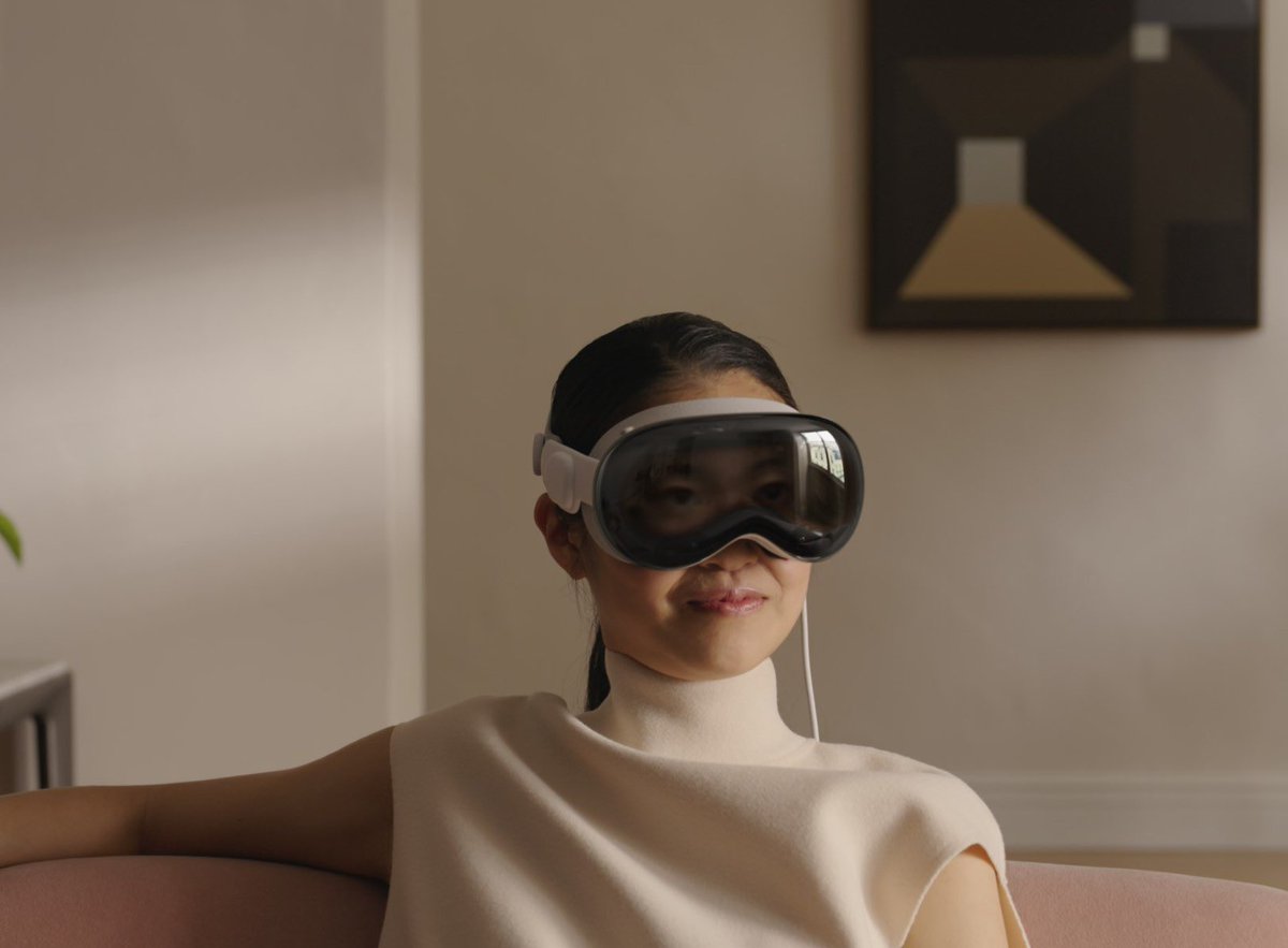 adamwest_cc's tweet image. Technology is freaking crazy cool. We are living in such a progressive era PLUS for the low low starting price of $3,500…. Even you can look like Scuba Steve #visionpro #WWDC23