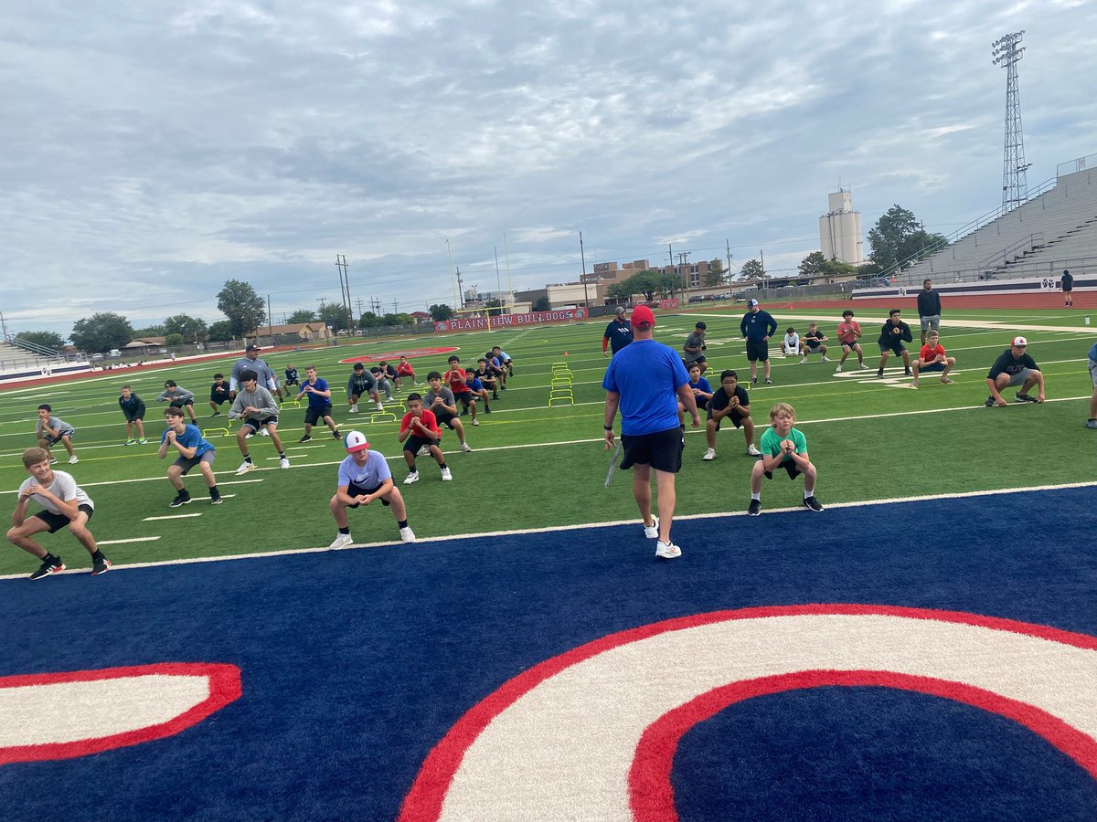 BulldogsTBW's tweet photo. JH athletes getting after it early this morning! #BuildAFoundation if you want to #Breakout. #TBW https://t.co/SPbyULLPwd