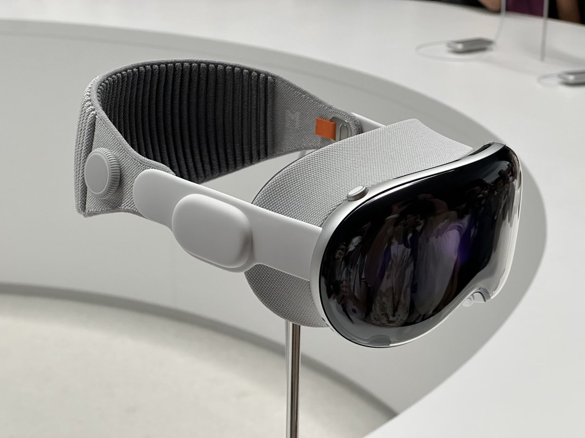 JB - TheiCollection tweet media