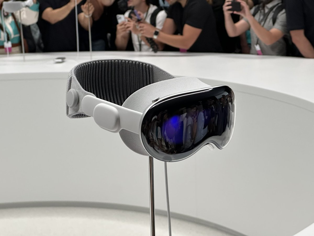 JB - TheiCollection tweet media