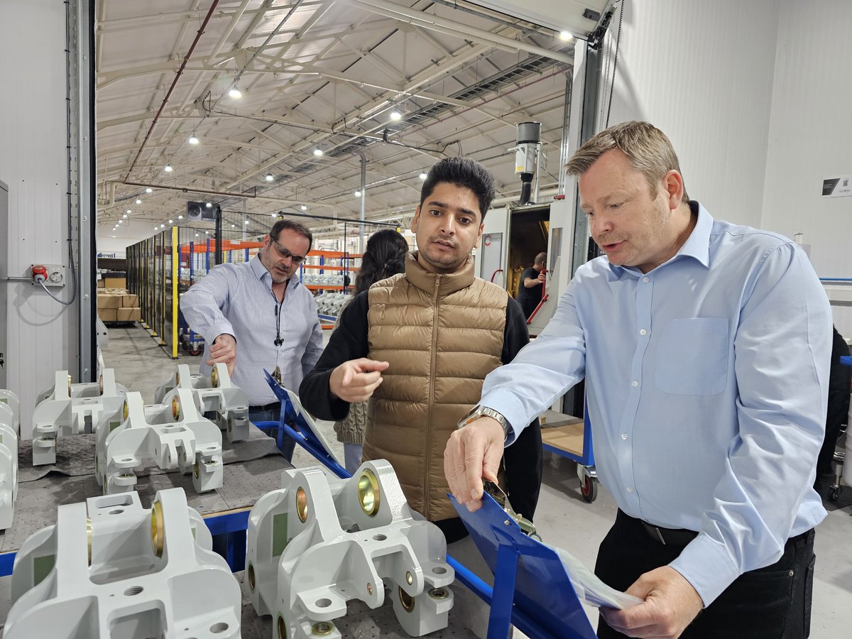 UTobyM's tweet photo. Wonderful day spent at @DynamaticTech Swindon, UK with @ahilya09 &amp; @dush827. https://t.co/aszDTPCd0b