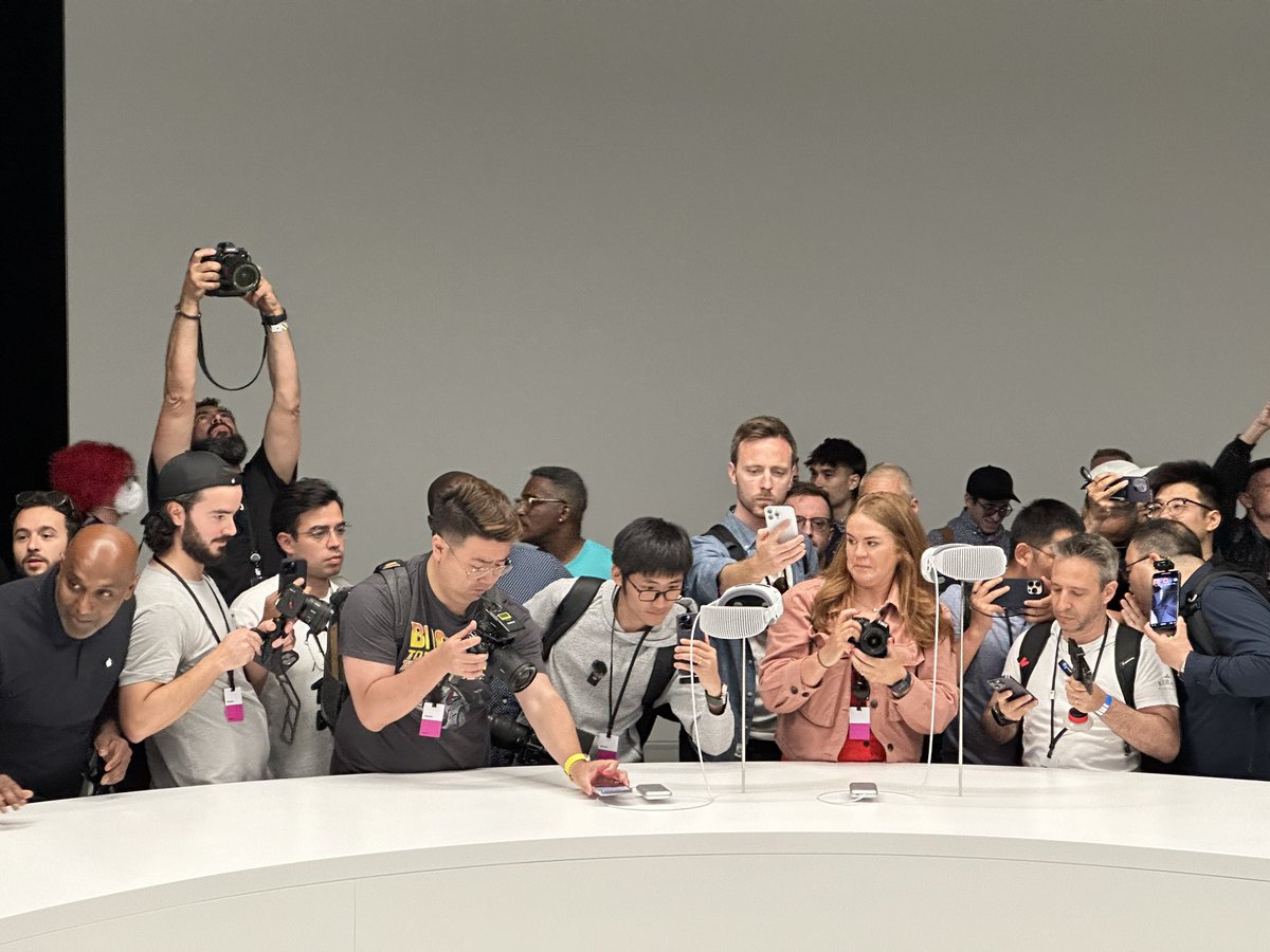 benwood's tweet photo. Media frenzy to look at Apple #VisionPro headset. #WWDC23 https://t.co/sL8N3cBpnu