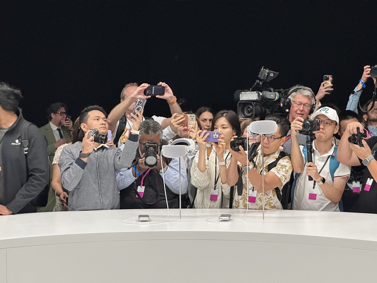 benwood's tweet photo. Media frenzy to look at Apple #VisionPro headset. #WWDC23 https://t.co/sL8N3cBpnu