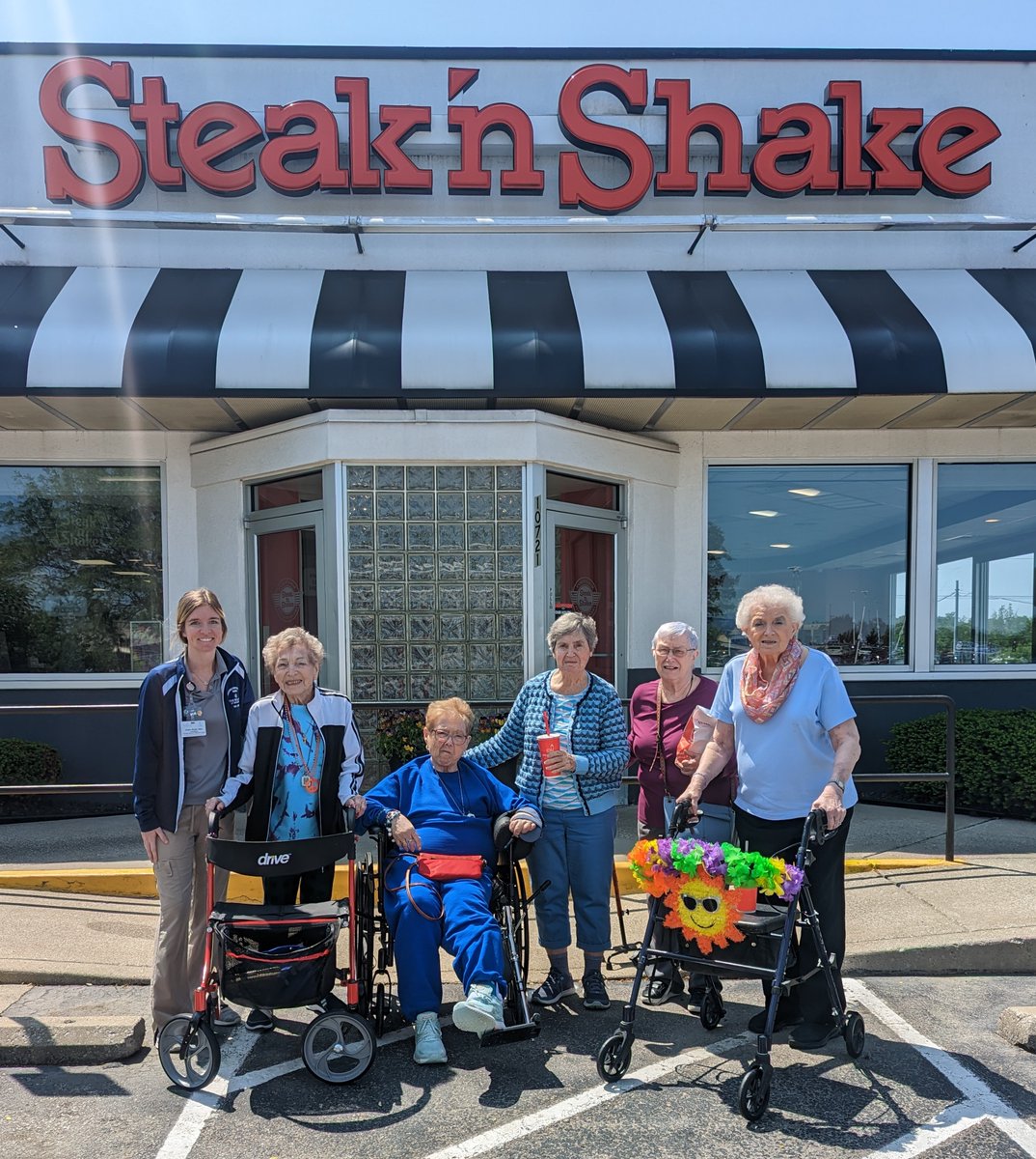 WillowsSpring's tweet photo. During theme week Groovin to the 60's we decided to step back in time and enjoy an outing to Steak and Shake!  Residents enjoyed hamburgers and delicious shakes as they reminisced about their times in diners that resemble the Steak and Shake decor. https://t.co/DWEGTINYo2