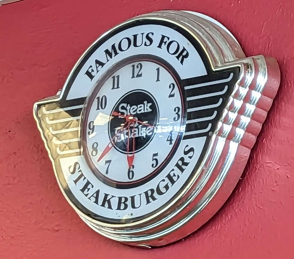 WillowsSpring's tweet photo. During theme week Groovin to the 60's we decided to step back in time and enjoy an outing to Steak and Shake!  Residents enjoyed hamburgers and delicious shakes as they reminisced about their times in diners that resemble the Steak and Shake decor. https://t.co/DWEGTINYo2