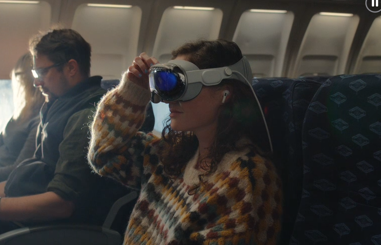 CicadaLone's tweet photo. If you ever read Ready Player One this literally happens in the book. https://t.co/PtHHD7IV1J