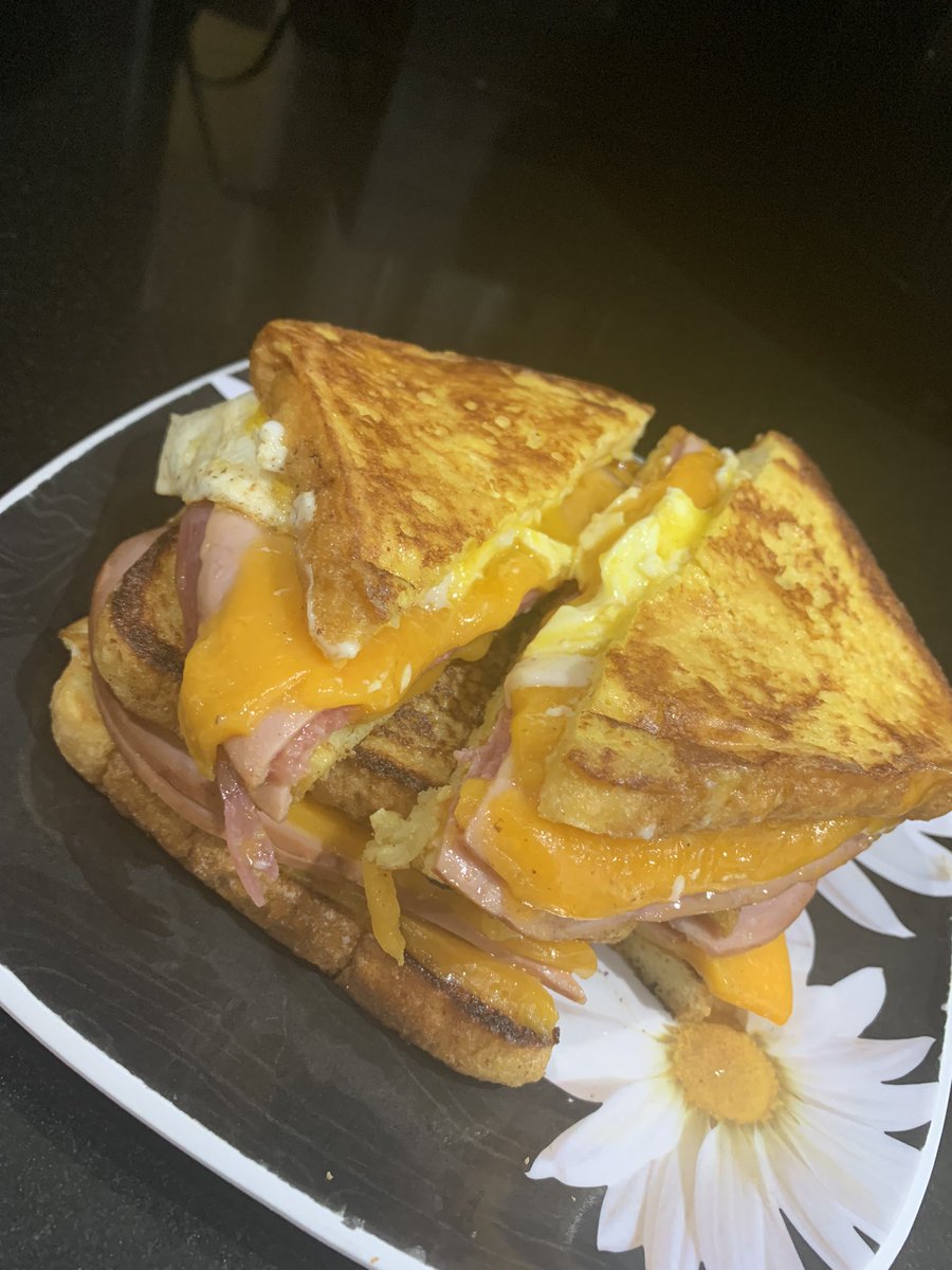 VanillaBun2's tweet photo. Haven’t made this in a while, but here I got some Monte Cristo Sandwiches! And since I’m just waking up and so it’s breakfast time for me, I added a basted egg in each of em X333 https://t.co/wq4e3MAPFc