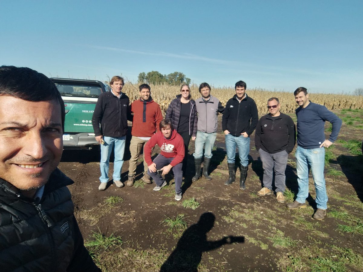 SCHANG Agronomía Veterinaria (@schangagrovet) on Twitter photo Recorrida Técnica junto a <a href="/AgroBayerAR/">Agro Bayer</a> 🤜🤛
📍Ensayo FTN Azul - Prov BA
<a href="/RaulojMartin/">Raul Martin</a> <a href="/fernandez_riky/">Ricardo Fernandez</a> <a href="/JuliPiquero/">Julian</a> <a href="/Rafael_Lopez_27/">Rafael Lopez</a> #somosschang #somosequipo Recorrida Técnica junto a <a href="/AgroBayerAR/">Agro Bayer</a> 🤜🤛
📍Ensayo FTN Azul - Prov BA
<a href="/RaulojMartin/">Raul Martin</a> <a href="/fernandez_riky/">Ricardo Fernandez</a> <a href="/JuliPiquero/">Julian</a> <a href="/Rafael_Lopez_27/">Rafael Lopez</a> #somosschang #somosequipo
