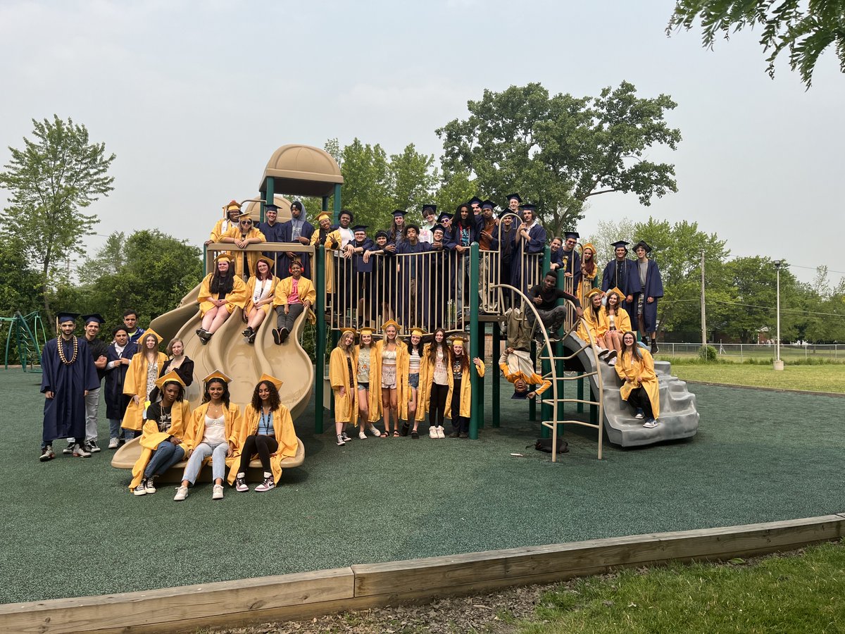 SweetHomeCSD's tweet photo. Sweet Home graduating seniors participated in the annual visit to the four Sweet Home elementary schools. Seniors were greeted by waves of elementary students, faculty and staff congratulating them on their tremendous accomplishment. Congrats to all of our upcoming graduates! https://t.co/hLOjCAfrS9