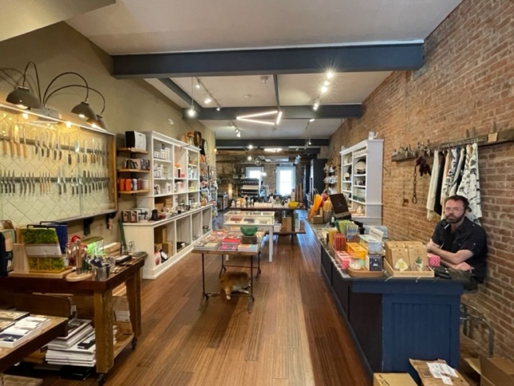 KingstonWire's tweet photo. Blue Cashew’s Artfully Crafted Kitchenware Takes Off in Kingston
https://t.co/sIV4B0t3c1
#bluecashew #uptownkingston #northfrontstreet #kitchenware https://t.co/5EBfQkrgE0