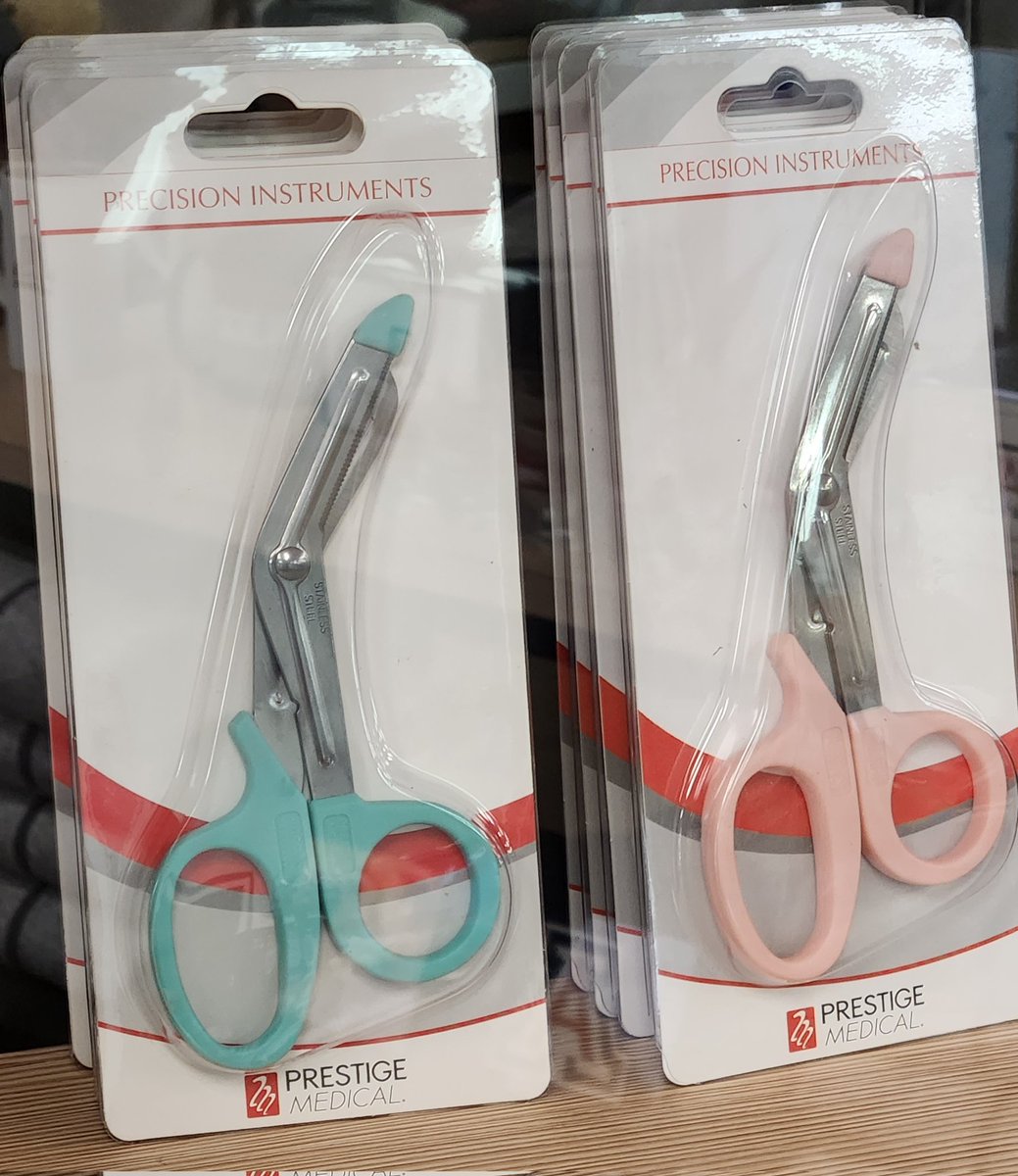 🦊🐍 waves a tiny 🏳️‍⚧️ flag on Twitter "i encountered gay scissors"