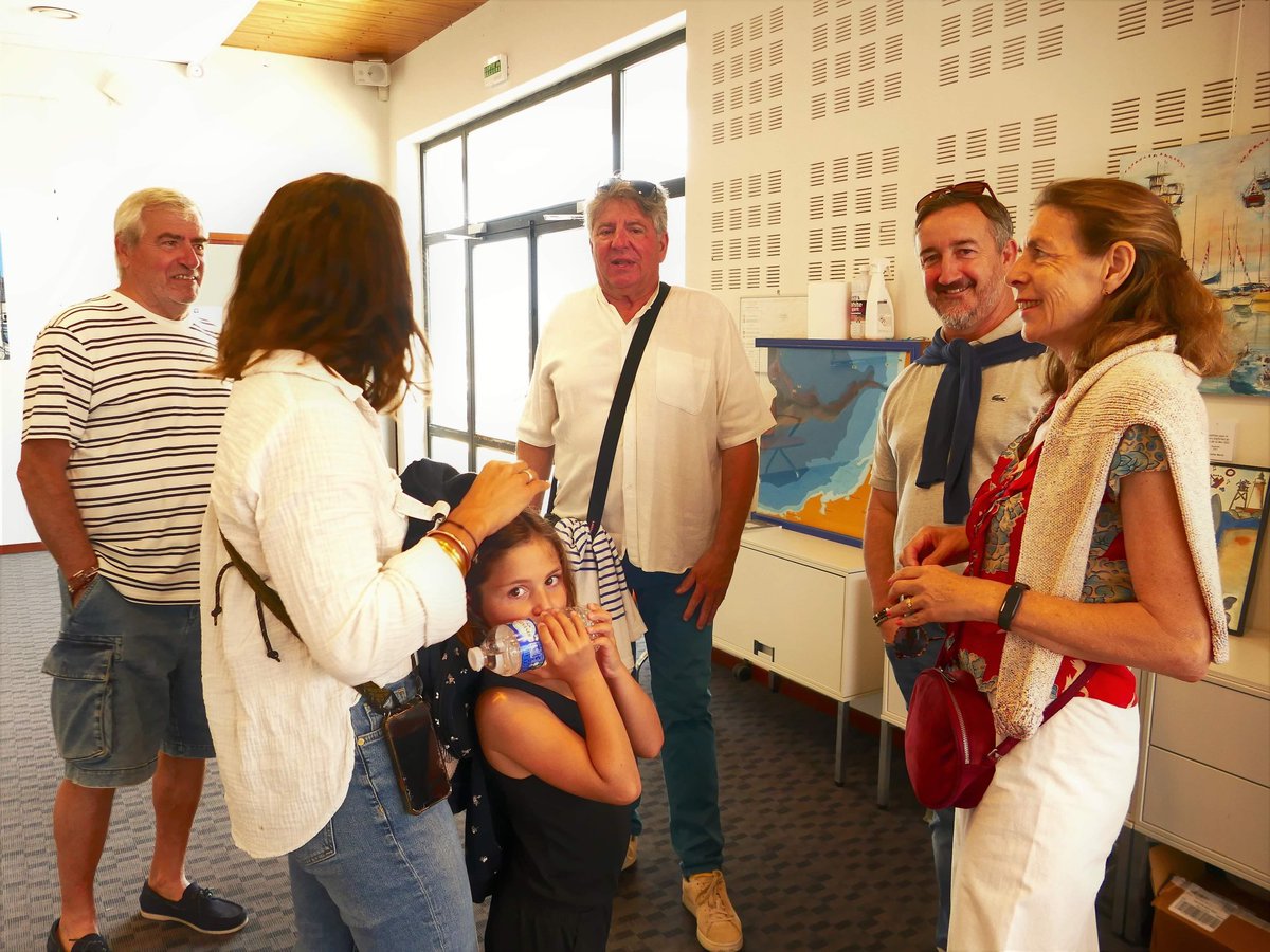 CedricLarrieu's tweet photo. Édition 2023 fête de la mer 3 et 4 juin Capbreton]

Une ambiance très festive avec des animations et bien sûr en point d'orgue la sortie en mer avec les pêcheurs professionnels et les plaisanciers pour offrir à l'océan une gerbe en mémoire des marins disparus.
🌊⚓️🌺 https://t.co/TfookQzknq