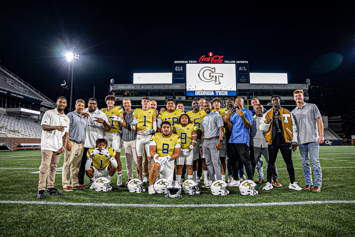 SantanaAlo2's tweet photo. Thank you @GeorgiaTechFB for a blessed weekend! #home🏡🌃💙💛 https://t.co/jH4Uq9tMGw