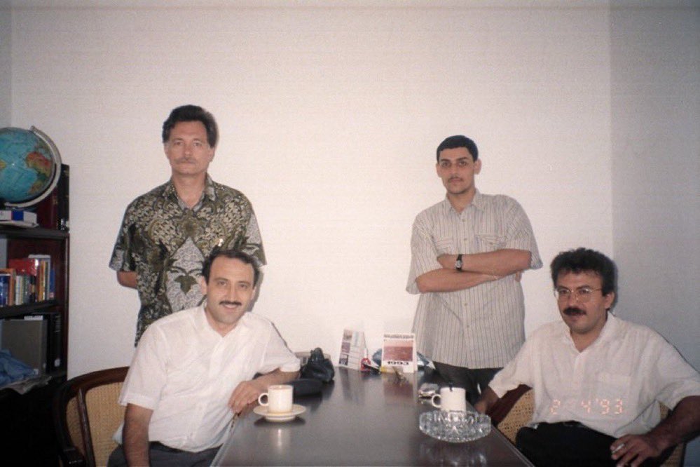 MalezyaMonitor's tweet photo. Yani MİT Başkanımız Prof. Dr. İbrahim Kalın Malezya Uluslararası İslam Üniversitesi Yüksek Lisans Mezunudur. 

Kendisine yeni görevinde başarılar dileriz. Allah mahçup etmesin. 

MİT Başkanı İbrahim Kalın,  İslam Üniversitesi’nde Merhum Teoman Duralı Hocamız ile birlikte. https://t.co/Y4850ioBvg