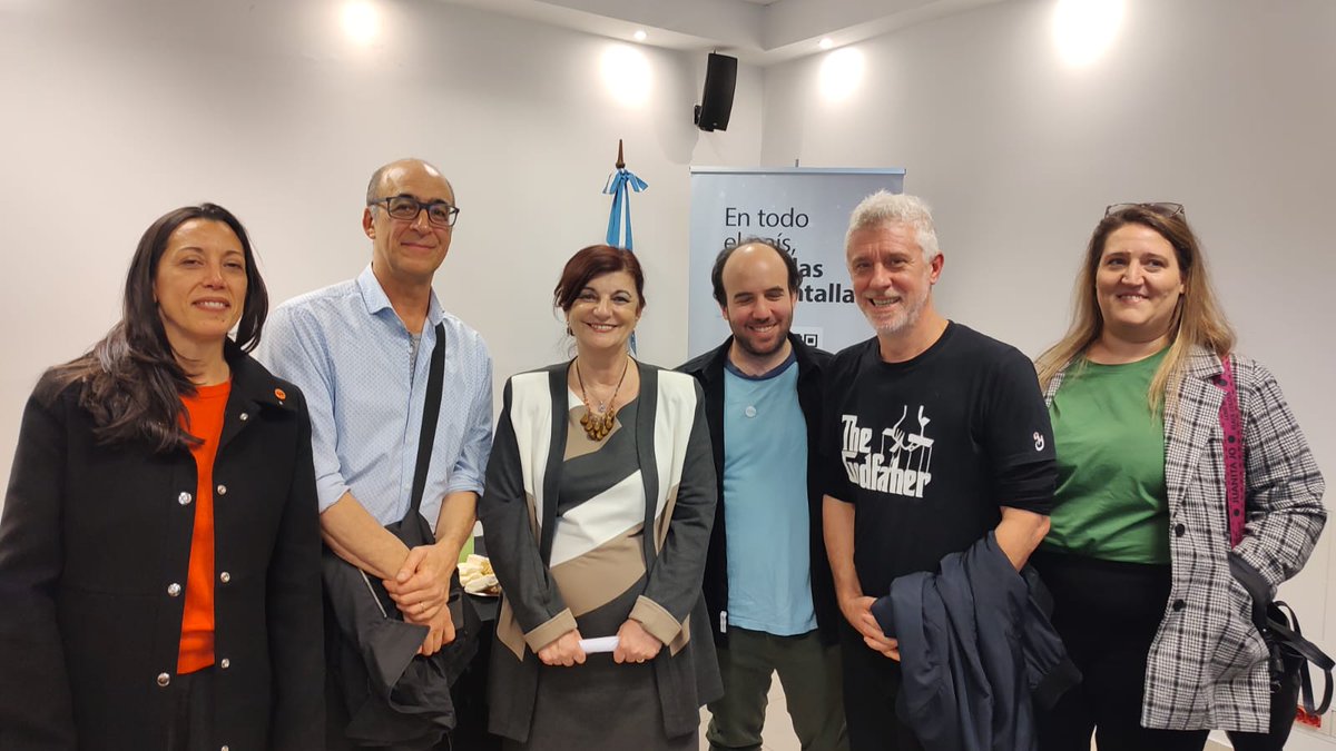 SAE (@saeditores) on Twitter photo AMPLIACIÓN DE DERECHOS DE TRABAJADORXS DISCONTINUXS
El 1 de junio en acto realizado en sede del <a href="/SATSAIDnacional/">SATSAID Nacional</a> con presencia d su secretario general Horacio Arreceygor, de la ministra de Trabajo de la Nación <a href="/kellyolmos/">Kelly Olmos</a>, representantes de Federación d Asociaciones de AMPLIACIÓN DE DERECHOS DE TRABAJADORXS DISCONTINUXS
El 1 de junio en acto realizado en sede del <a href="/SATSAIDnacional/">SATSAID Nacional</a> con presencia d su secretario general Horacio Arreceygor, de la ministra de Trabajo de la Nación <a href="/kellyolmos/">Kelly Olmos</a>, representantes de Federación d Asociaciones de