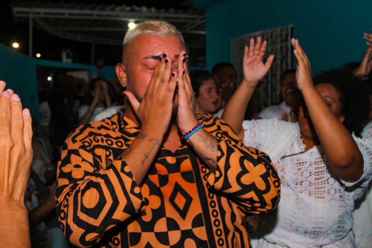 abitola_'s tweet photo. Agora posso dizer que o Terreiro Santo Antônio de Categeró e Exu 7 Navalhas está aberto. 
Obrigado a todos que estiveram, que incentivaram e até aos que torceram contra. 
O meu sonho virou nosso sonho e enfim se concretizou. 
Bendito seja o dia 3/6/2023. 
Viva Exu, Salve Exu. https://t.co/JtGocR6DMj
