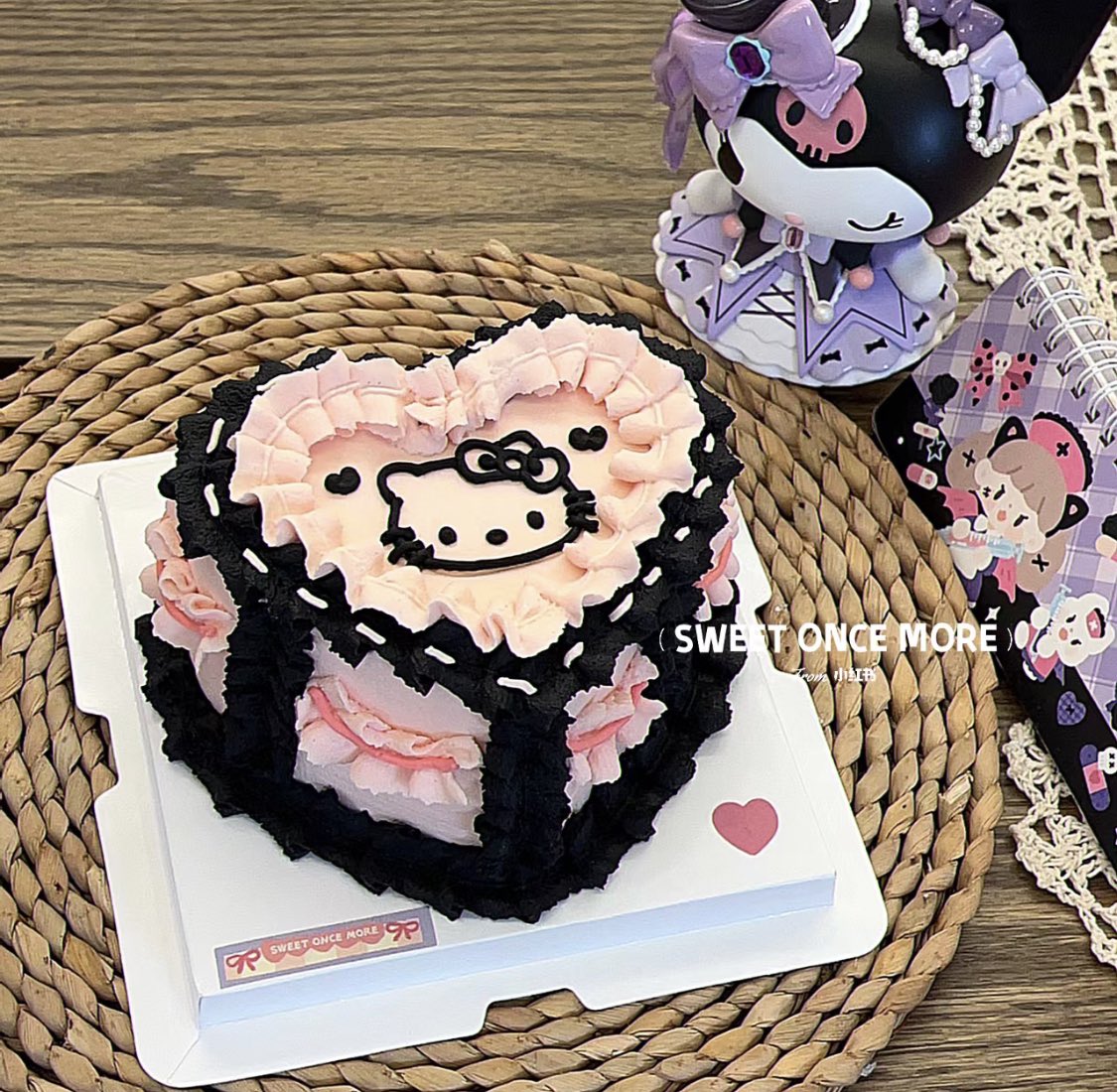 piinkimi_'s tweet photo. hello kitty cakes https://t.co/iX7Ge3XpjM