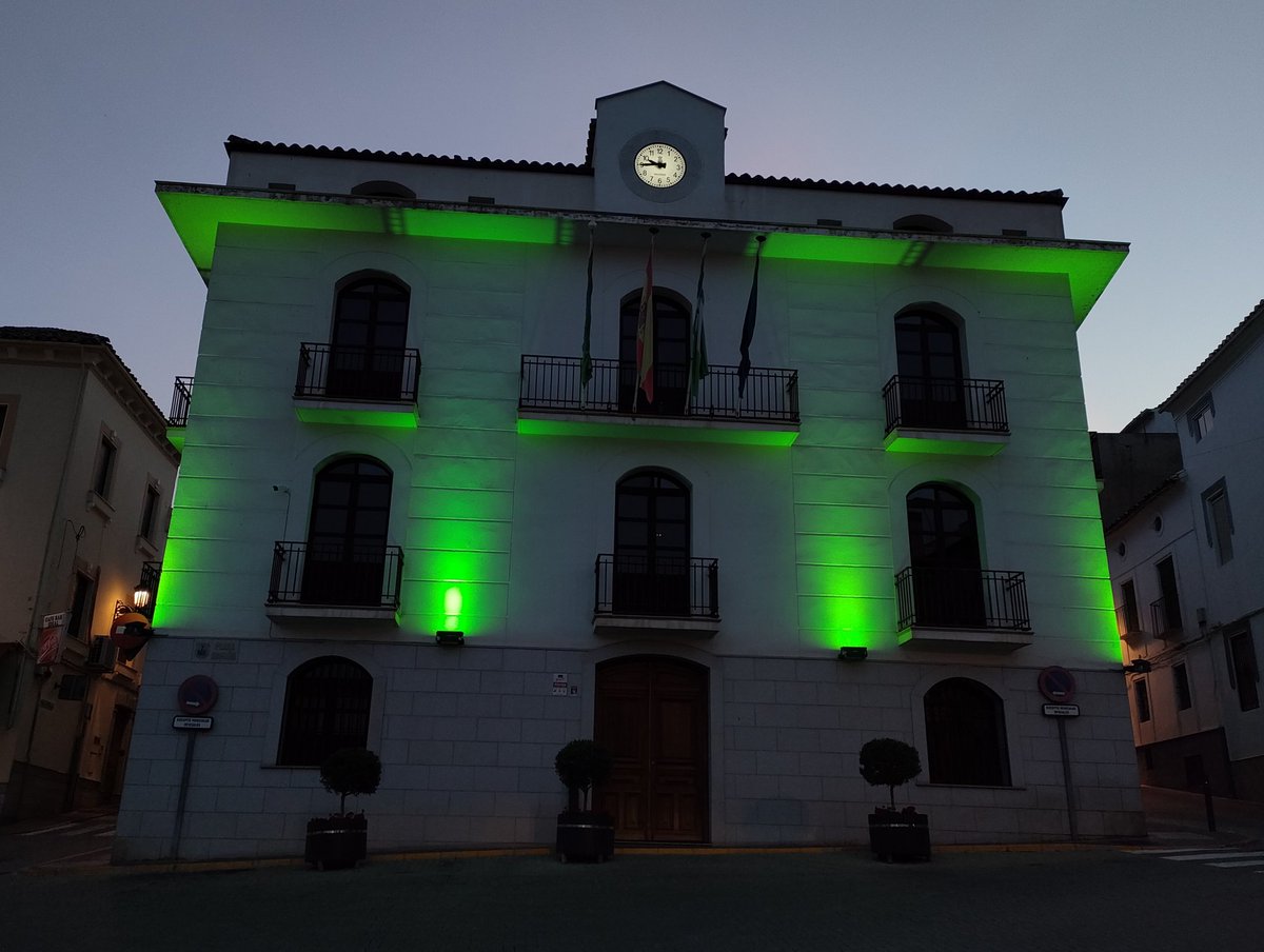La fachada de nuestro Ayuntamiento hoy se ilumina de verde con motivo del Día Mundial del Medio Ambiente. 🌳💚💡🏫

#DiaMundialDelMedioAmbiente  #AyuntamientodeHuelma #AytoHuelma #Huelma