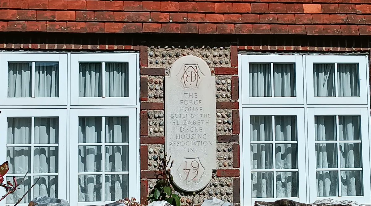 In search of Elizabeth Dacre in Rottingdean.

'The Return of Elizabeth Dacre' is one of my favourite episodes of Uncanny, so I couldn't miss the opportunity to find the house.
#elizabethdacre #uncanny #uncannypodcast #uncannycommunity #ghosts #paranormal #tottingdean #tudorclose