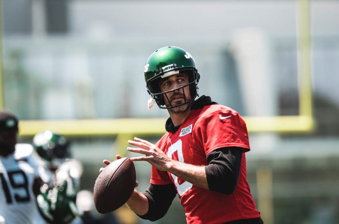 Aaron Rodgers in todays OTA practice 

14/15 🎯 
~326 yards 🚀 
3 TD | 0 INT ✅

#Jets #TakeFlight