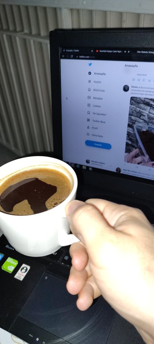 thenewroute's tweet photo. #Fakirişi. + #sigara + #huzur + #izmirhavası + #balkonsefası 😄 https://t.co/3Lr3x8Avl8