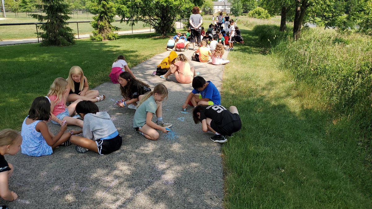 W Day! Walk &amp; chalk! <a href="/D13Eagles/">Erickson Elementary</a> @MrsStankoskey @IkensJen <a href="/MrsHolm3/">Mrs. Holm</a>