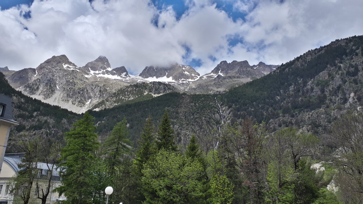 Volvemos a Baños de Panticosa, al igual que el año pasado el tiempo amenaza pero nos da una tregua por la mañana