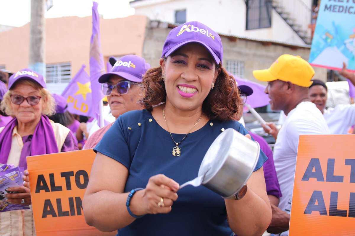 Sobeyda_S's tweet photo. A ti mujer, madre, igual que ustedes sufro, siento y padezco el alto costo de la vida, la comida, las medicinas, energía eléctrica, en fin todo está por las nubes, el peso ya no alcanza, no rinde. 
A ustedes les digo; Aguanten que falta poco. 
@AbelMartinezD
@PLDenlinea https://t.co/Tt8CKahj3t