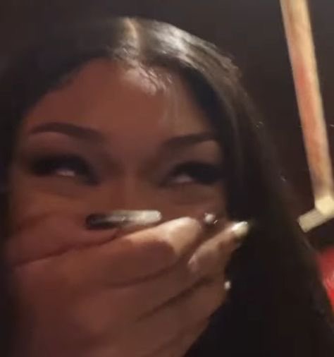 me returning to twitter this time of year to give my unwanted opinions and dip #LoveIsland