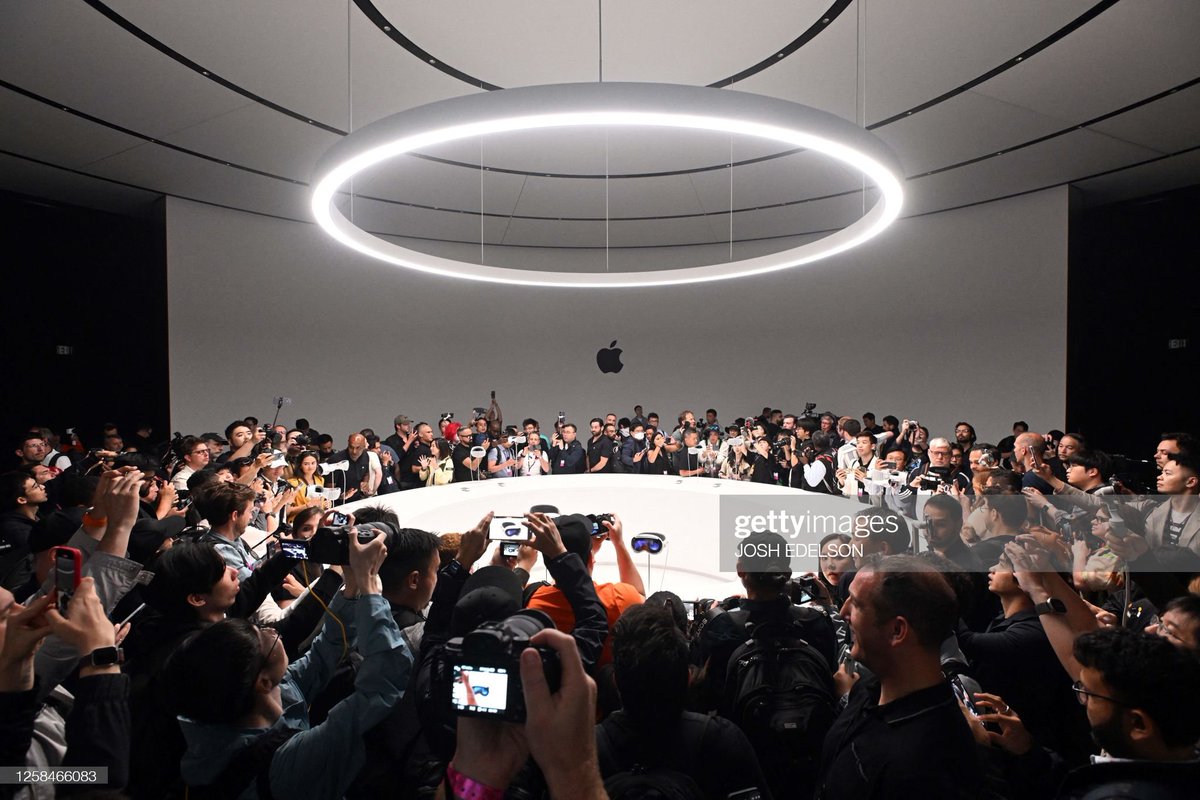 jordannovet's tweet image. PR people dream of 'moments' like this