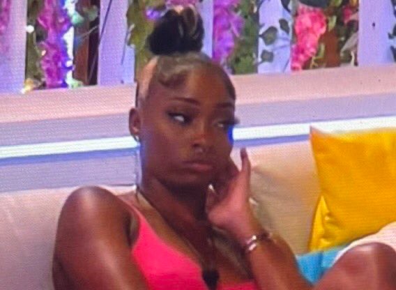bigfattyboom's tweet photo. So ruchee is describing andre AND WE HAVE FAILED TO OUT THEM TOGETHER?? ddm #LoveIsland https://t.co/SubfzgnuQi
