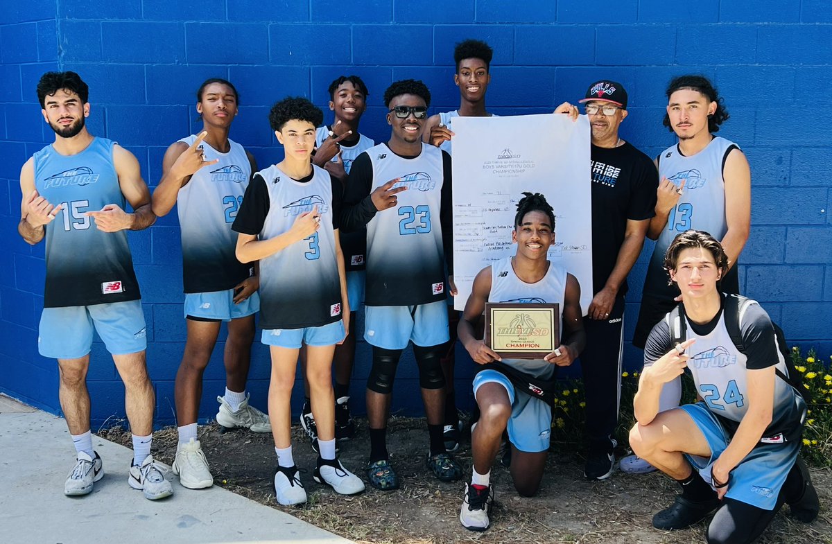 <a href="/therealmicahjr/">Micah Whitley Jr.</a> and the crew finished undefeated and won the championship 💪🏾🏀💪🏾#17UAAU  #HeBeBallin @UOrangemen  <a href="/CoachKevP/">Kevin Poniatoski</a> <a href="/FullTimeHoops1/">Aaron Burgin</a> <a href="/TheFutureBball/">The Future</a> <a href="/RockAcademyMBB/">Rock Academy Basketball</a>
