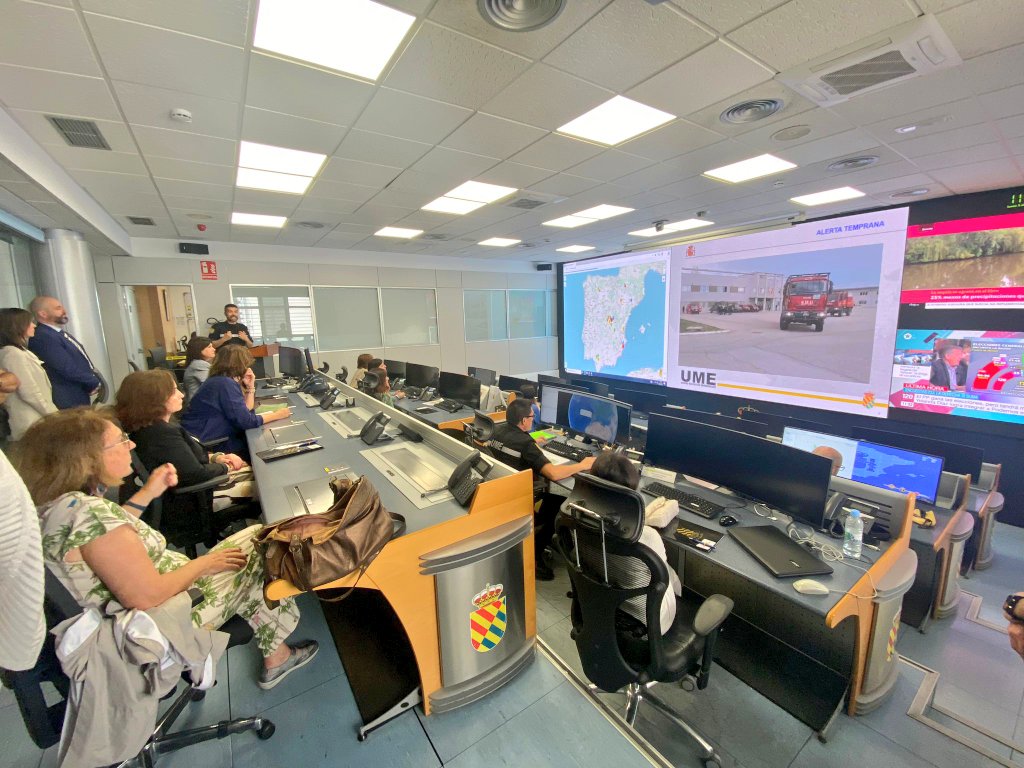 UMEgob's tweet image. Segundo encuentro entre magistrados 🧑‍⚖️ de distintos juzgados de Madrid y la #UME orientado a la actuación judicial en catástrofes con múltiples víctimas

Esta actividad está organizada por el Servicio de Formación Continua de la Escuela Judicial del  @PoderJudicialEs y la #EMES