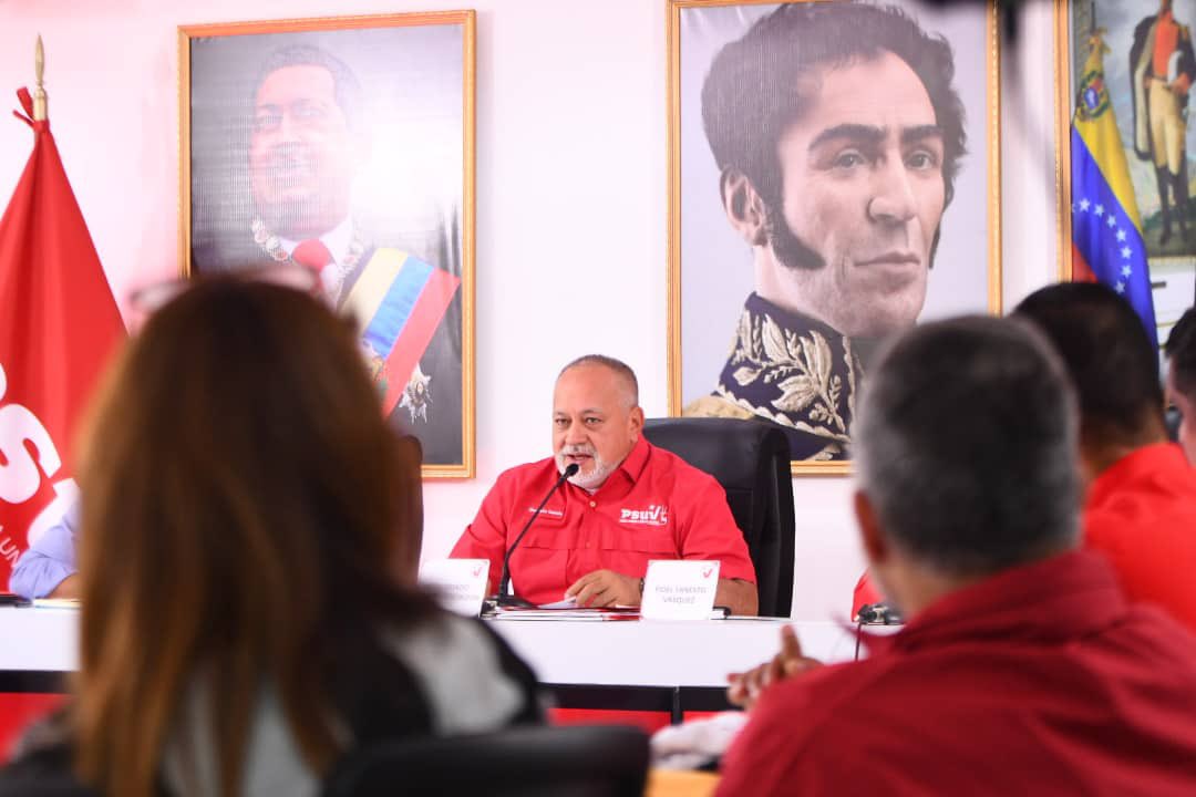 JEHYSONGUZMAN's tweet photo. Así se desarrolló la reunión semanal de nuestro @PartidoPSUV con la Dirección Política Nacional junto al https://t.co/O1c6DMf89G vicepresidente @dcabellor, debate y organización para seguir avanzando junto a los líderes de base en el fortalecimiento del Poder Popular junto al presidente @NicolasMaduro.