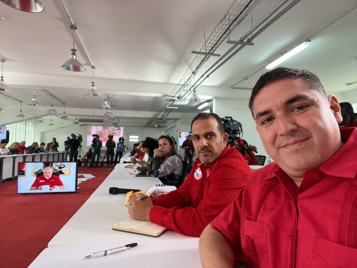 JEHYSONGUZMAN's tweet photo. Así se desarrolló la reunión semanal de nuestro @PartidoPSUV con la Dirección Política Nacional junto al https://t.co/O1c6DMf89G vicepresidente @dcabellor, debate y organización para seguir avanzando junto a los líderes de base en el fortalecimiento del Poder Popular junto al presidente @NicolasMaduro.
