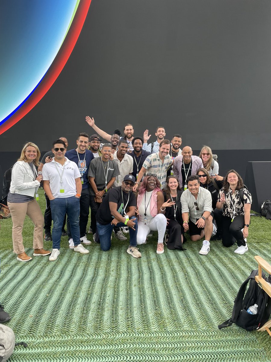 FosiaDesign's tweet photo. E-Camp group photo ❤️🥳
#WWDC23 #wwdc https://t.co/tIMjsSkMGs