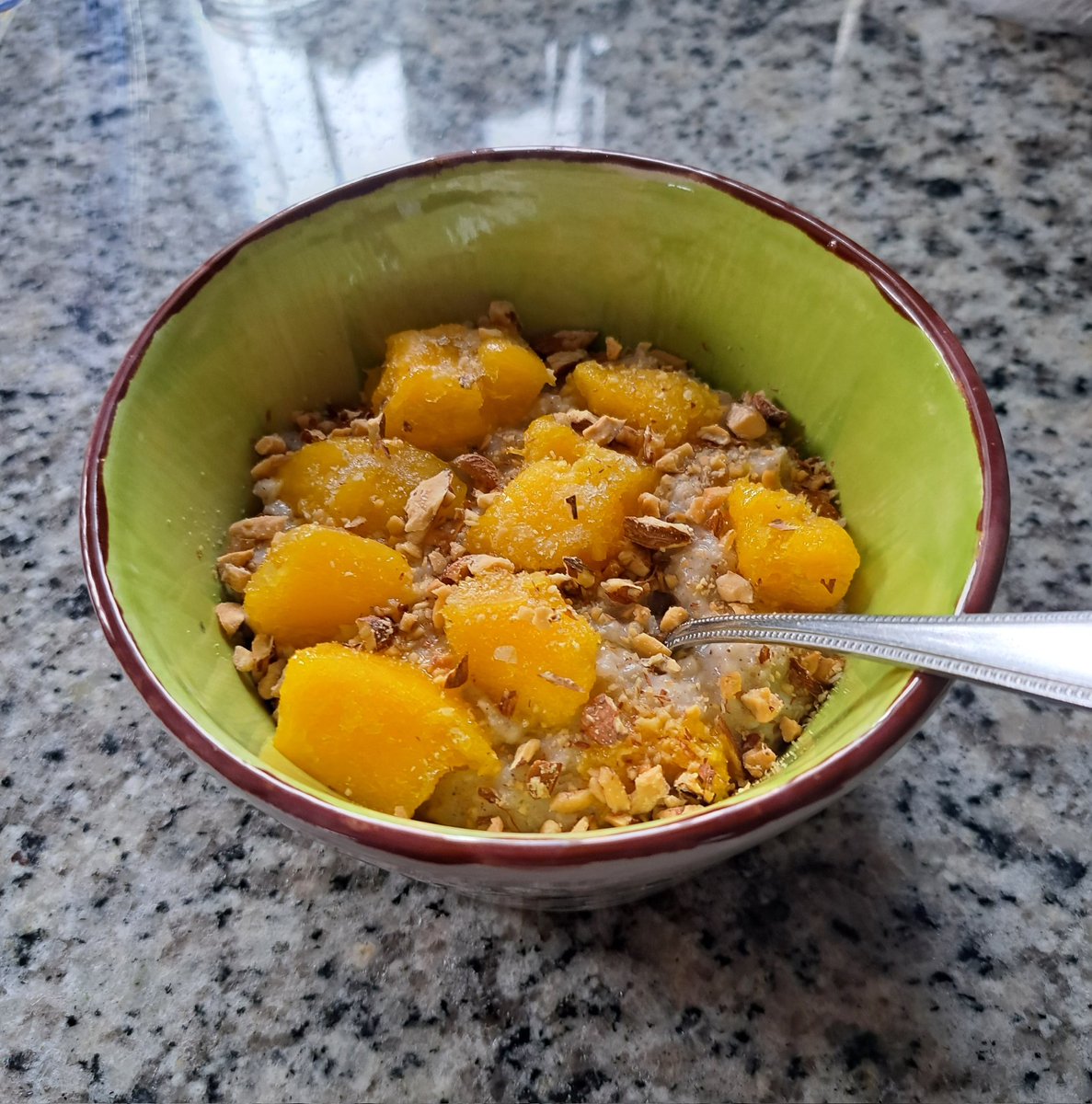 Today's omad: mango almond oatmeal! 242 cals.