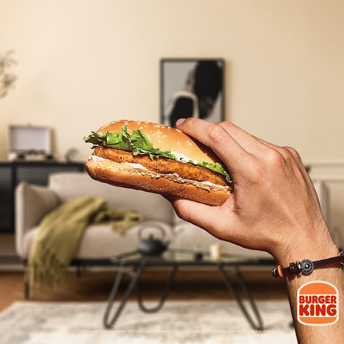 IselLtd's tweet photo. Chicken Royale®! Büyük boy susamlı sandviç ekmeği arasına çıtır tavuk, mayonez ve tazecik maruluyla #SendenKralıYok
#BurgerKing #ChickenRoyale #akcakocaburgerking #burgerkingakcakoca #iselgida #akcakoca https://t.co/zTPCqzHtID
