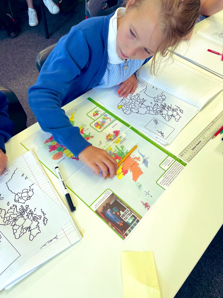 EllesmerePS's tweet photo. Year 5 launched their Geography mini mission with a walking museum- looking at physical and human features of the UK and USA, we then located counties on our map of England #Geography #minimission https://t.co/f1si71O8SF