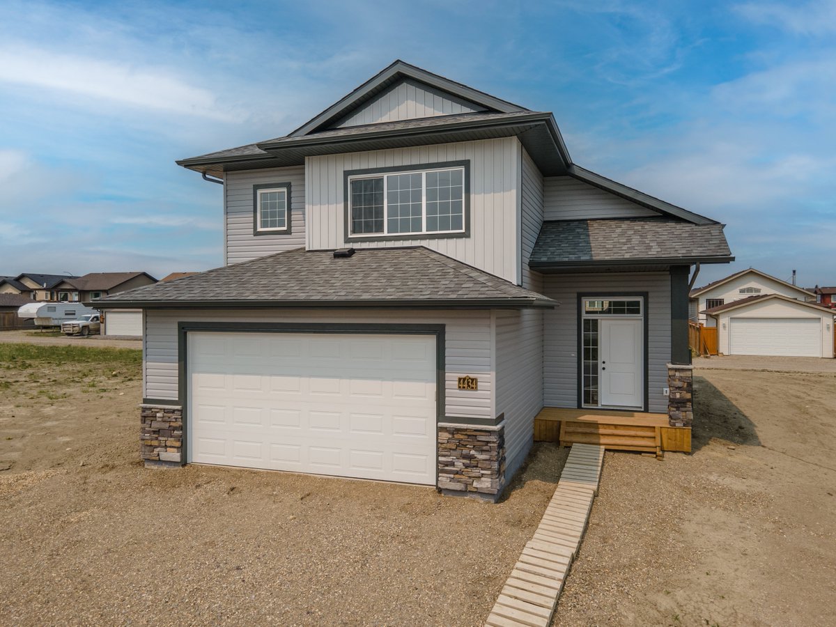 laebonhomes's tweet image. #MoveinMonday  • Featured Home📷 4434 53 Street #RockyMtnHouse • 1459 sq.ft. • 3 Bdrms • 2 Baths • Spacious, private primary suite • Quartz countertops • Corner homesite • Offered at $419,900 which is about $2,444/month

More info 👉 laebon.com/4434-53-street…