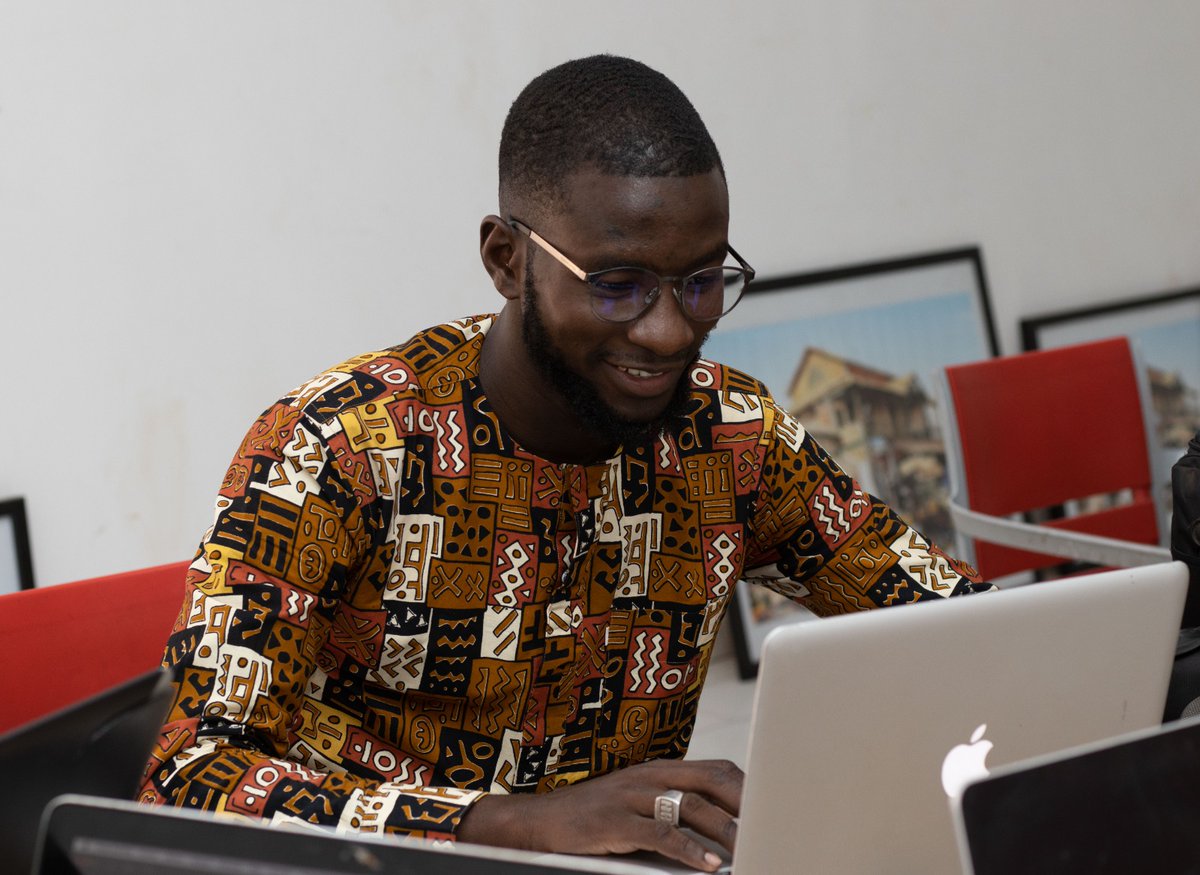 MerlinMoptika's tweet photo. Pour cette 10ème journée de formation en arts numériques, le focus est mis sur le montage des vidéos d'art et de réalité augmentée produites à #Bamako et #Siby dans le cadre du #FAIVA, qui est une initiative du @soleil_dafriq.

#FAIVA 
#CentreSoleilAfrique 
#artsnumériques 
#GIZ https://t.co/54Gxr0BcwC