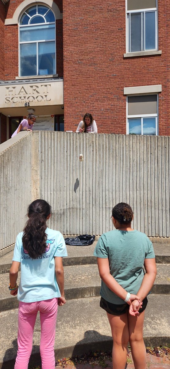 PtoHart's tweet photo. 4th Grade Egg Drop Challenge 🥚🫠🪂 https://t.co/KISDKJycAR