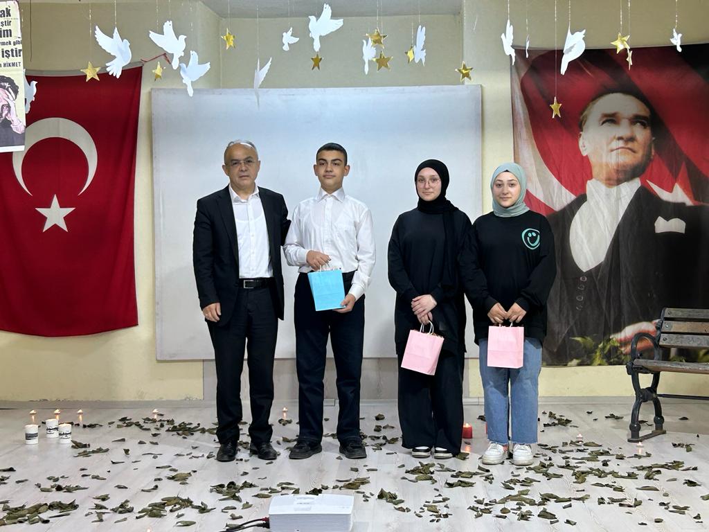 golyakailcemem's tweet photo. MÜDÜRLERİMİZ GÖLYAKA ANADOLU İMAM HATİP LİSESİ’NİN DÜZENLEDİĞİ ŞİİR DİNLETİSİNE KATILDI https://t.co/c3vkYrLqdV
