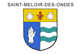 À Saint-Méloir-des-Ondes (35), un drapeau blanc avecles armoiries et le nom de la commune : goo.gl/maps/pJauKw9Wr…