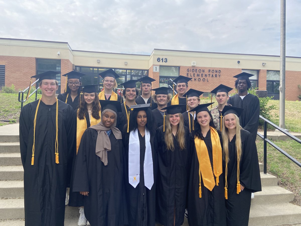 ISD191's tweet photo. What a privilege it is to watch as these seniors come full circle in their journey in #One91! ❤ Today, the Class of 2023 returned to their old schools and paraded through the halls where they were cheered on by former teachers and current students. #FutureReady #CommunityStrong https://t.co/YQd5acuDsz