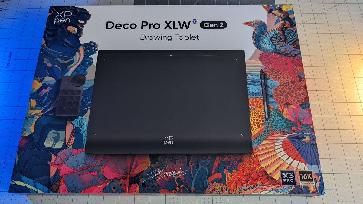 New tablet arrived. Now I have three LARGE sized tablets. Wacom Intuos Pro Large (PTH-860), Huion Giano G930L, and XP-Pen Deco Pro XLW Gen 2. I'll try to do a comparison soon.