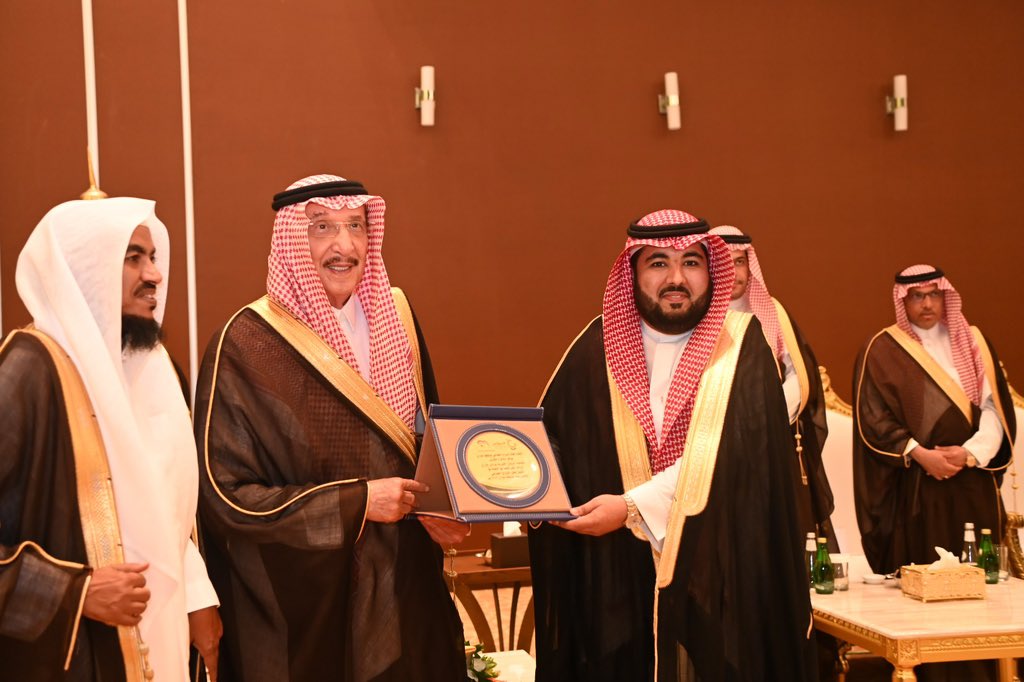 biralrryan's tweet photo. تكريم جمعية الريان كإحدى الجهات المشاركة في تنظيم حفل الزواج الجماعي الـ ١٥ بمنطقة جازان وبدعم من @ghoroos https://t.co/GwKijJTIWN