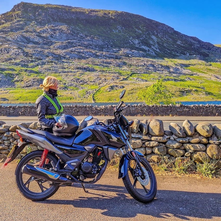 Evening sunshine ride 🏴󠁧󠁢󠁷󠁬󠁳󠁿

#cymru #llynogwen #snowdonianationalpark #northwales #honda